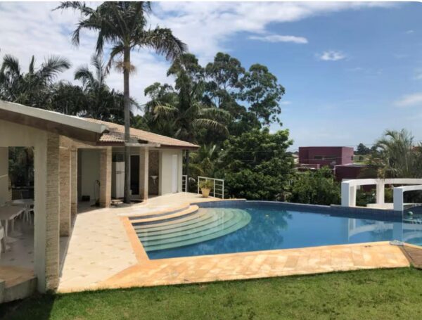 Chácara com 5 Suítes e 2.170 m² no Colinas de Inhandjara