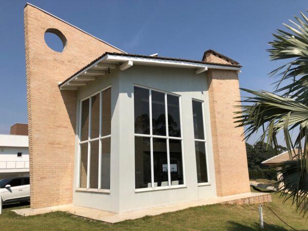 Chácara com 5 Suítes e 2.170 m² no Colinas de Inhandjara