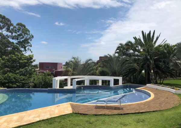 Chácara com 5 Suítes e 2.170 m² no Colinas de Inhandjara