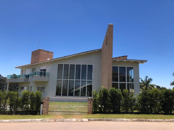 Chácara com 5 Suítes e 2.170 m² no Colinas de Inhandjara