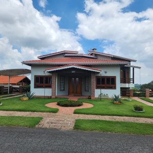 Residência Horizonte Azul I: Charme Colonial em Itupeva